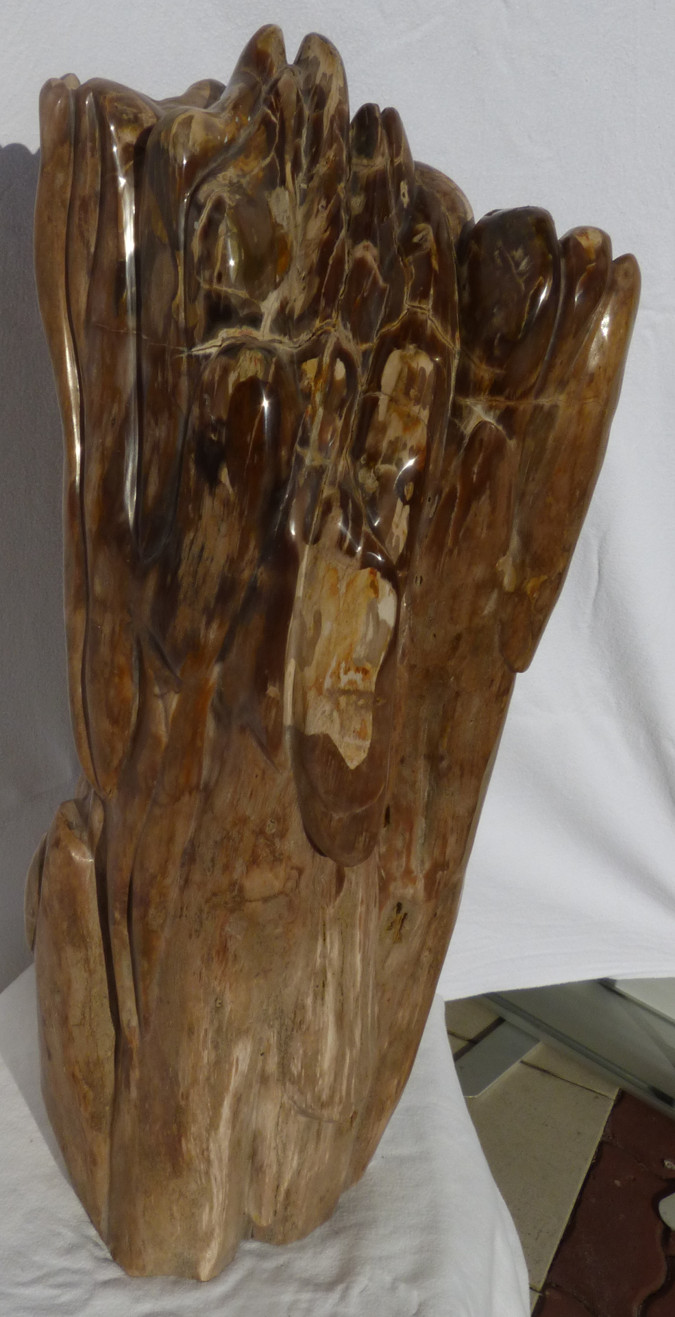 DEKORACE ze zkamenělého dřeva  cena 47000,-Kč  rozměry 34/18/70cm  47,2kg