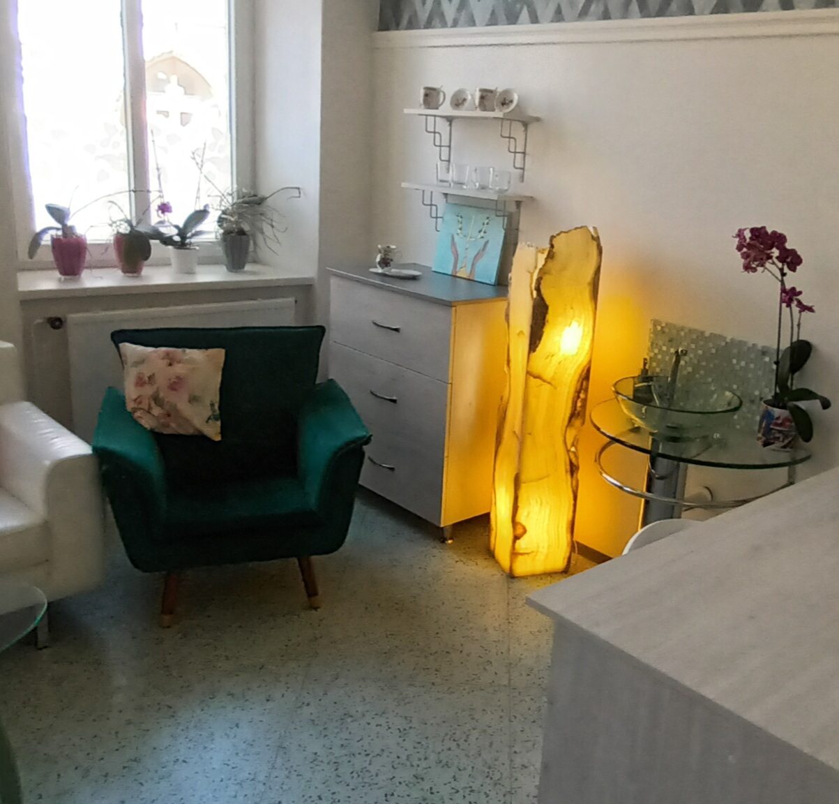 ONYX LAMPA TAKHLE MUŽE ZÁŘIT I VAŠE KANCELÁŘ NEBO INTERIER